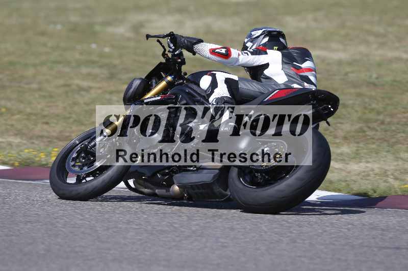 /21 17.06.2026  Ducati Schweiz Track Warmup ADR/Gruppe gelb/74